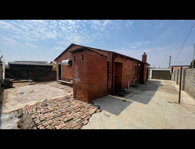 3 BEDROOM HOUSE FOR SALE IN ORLANDO WEST